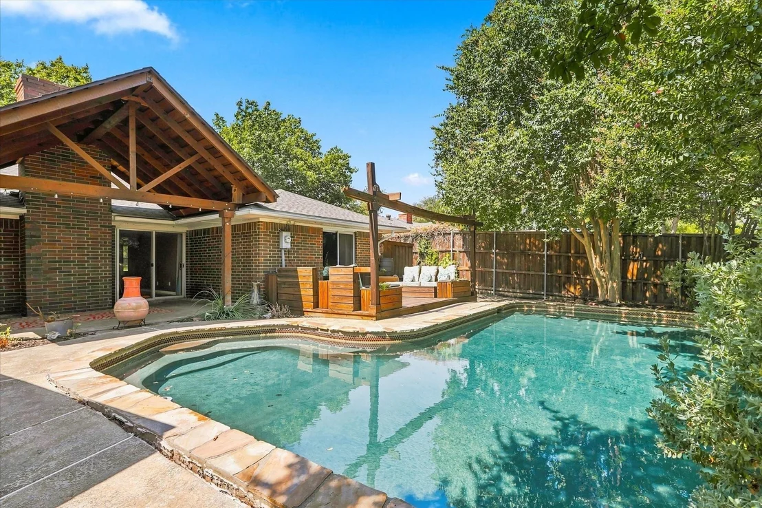 Photo of 2525 Eucalyptus Drive