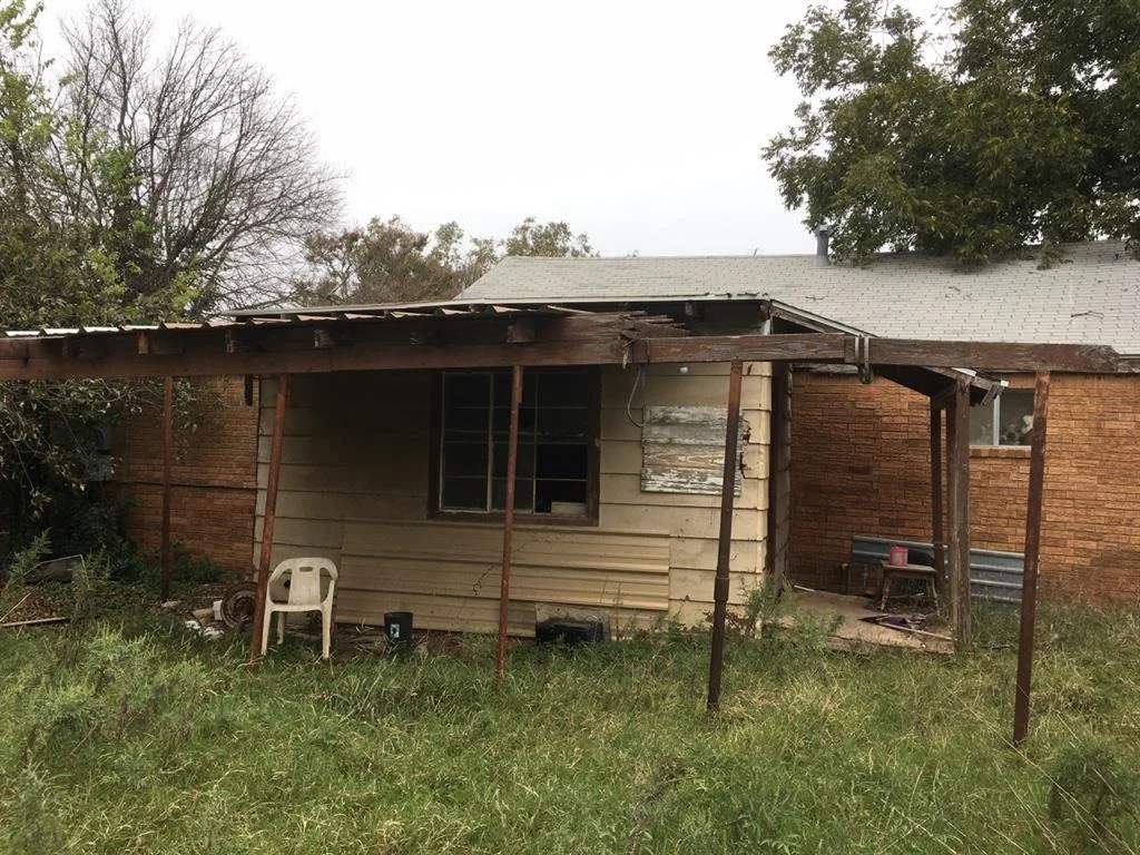 Photo of 705 W 6th Street