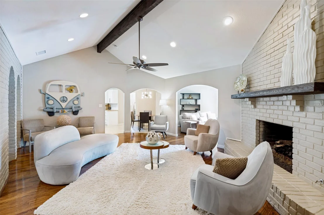 Photo of 2420 Windsor Place