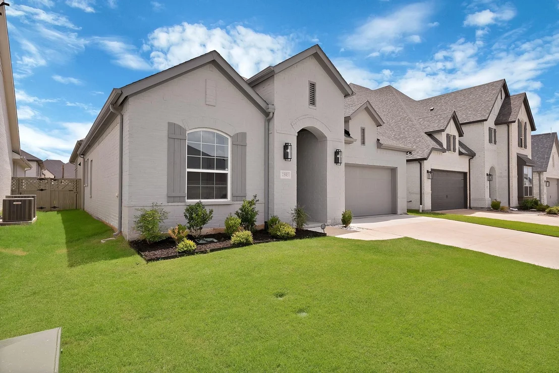 Photo of 2505 Half Moon Way