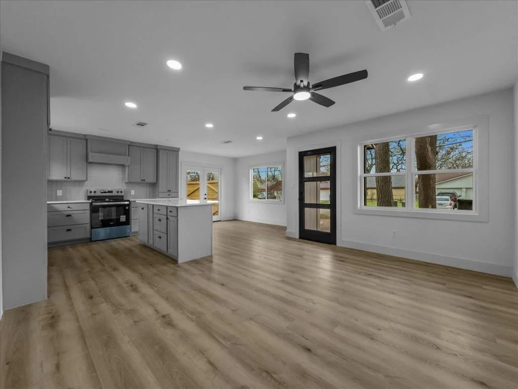 Photo of 802 Nl Robinson Drive