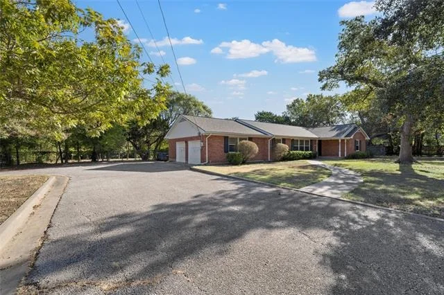 Photo of 4825 Hillcrest Drive
