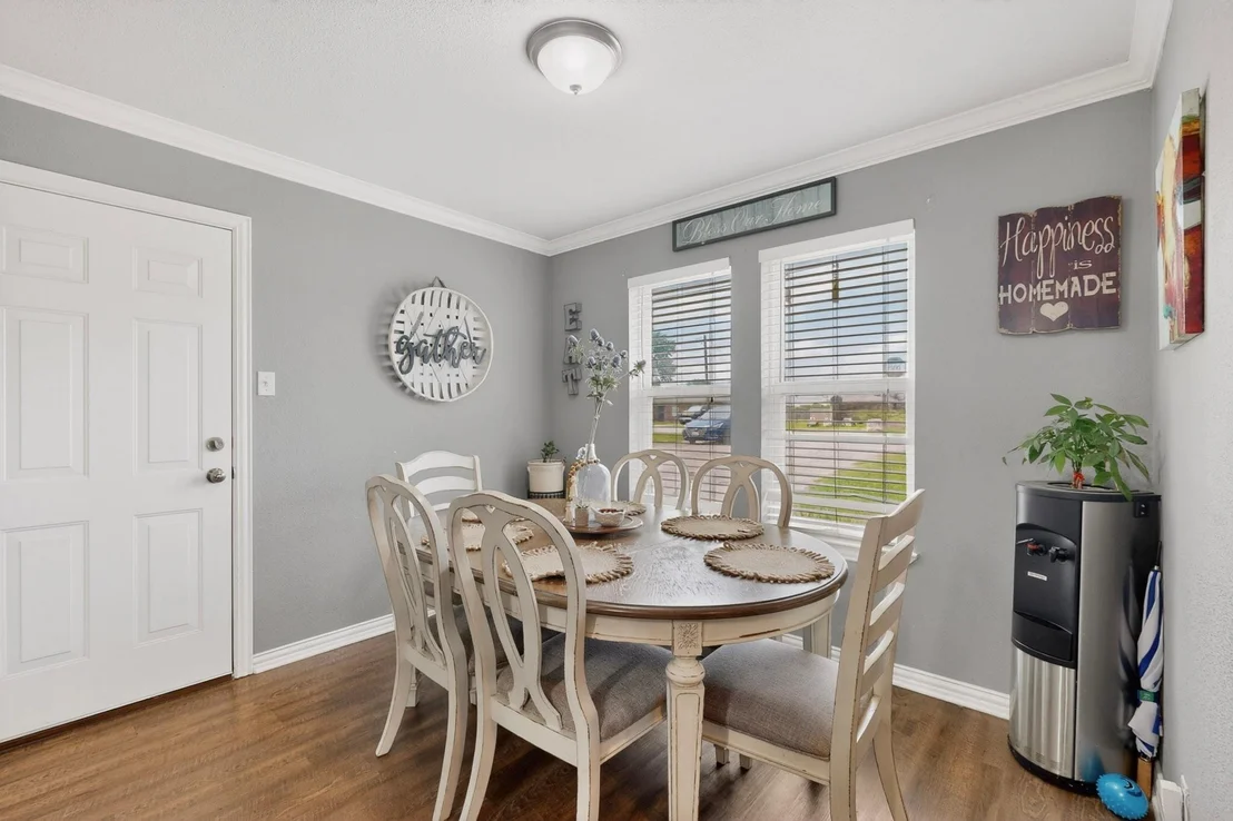 Photo of 423 Caloway Drive
