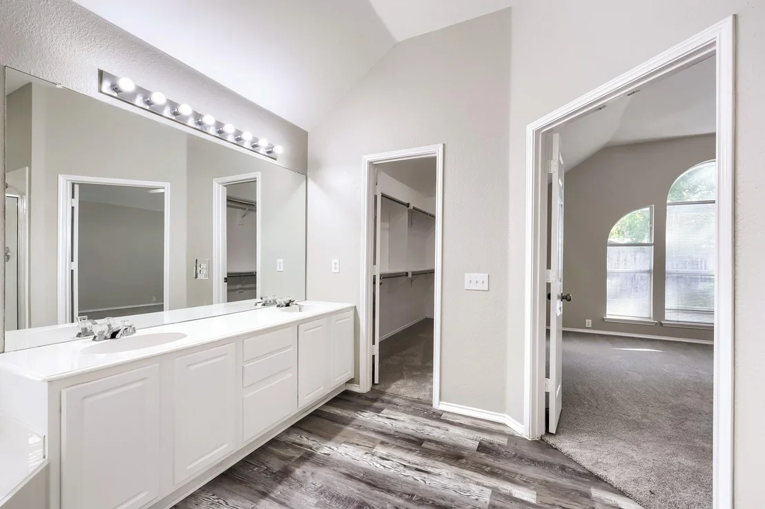 Photo of 605 Oakbrook Drive