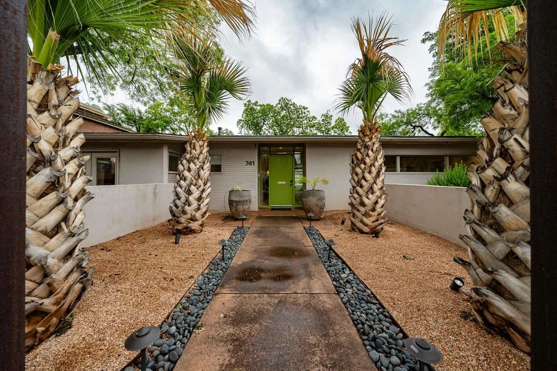 Photo of 741 Rivercrest Drive