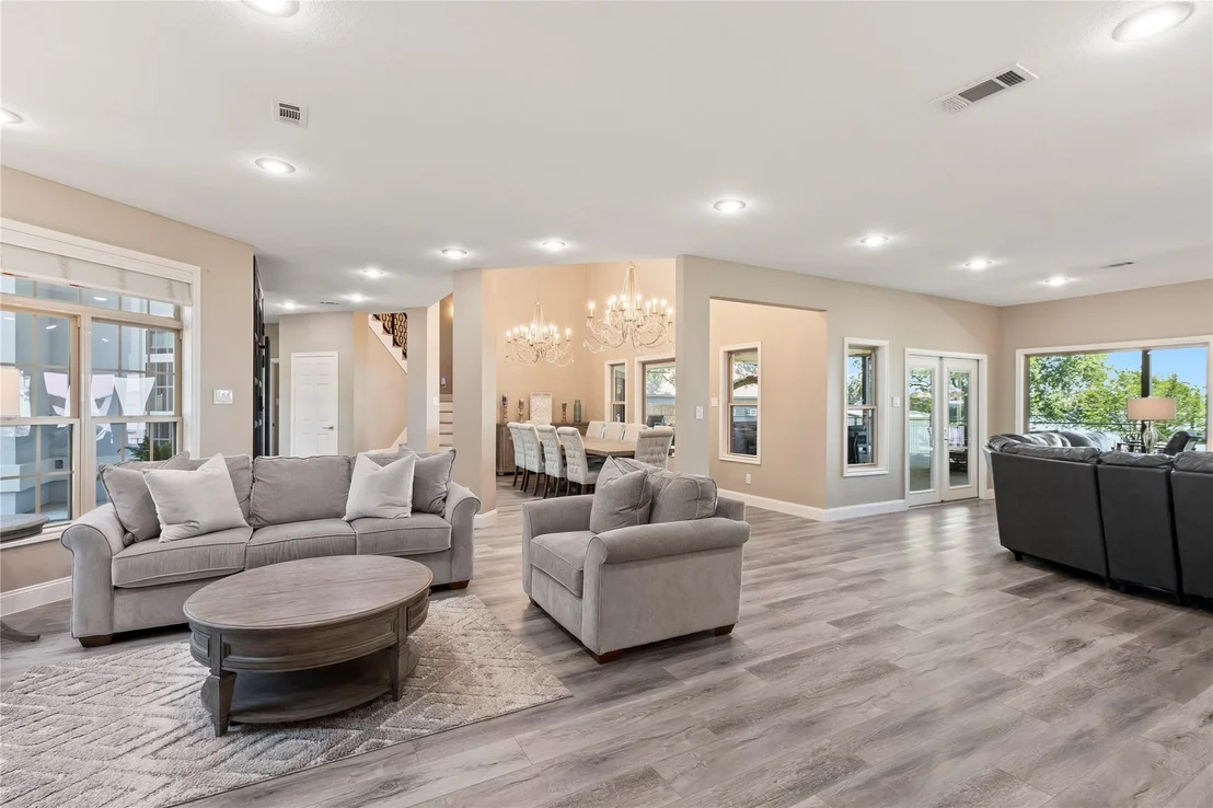 Photo of 1301 Oak Hill Drive