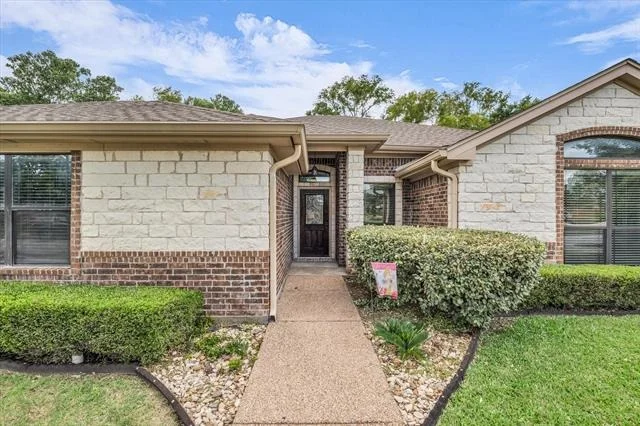 Photo of 814 Springdale Circle