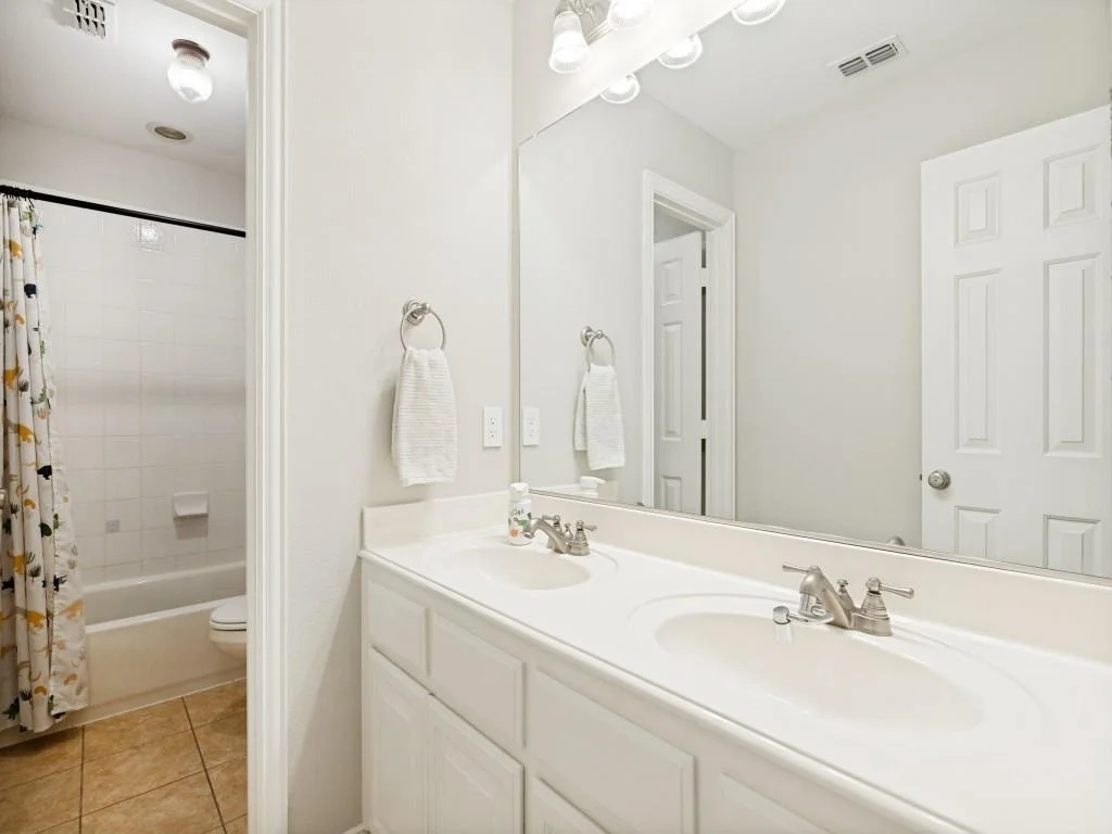 Photo of 1001 Thornapple Drive