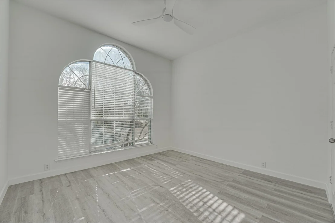 Photo of 558 Presidio Drive