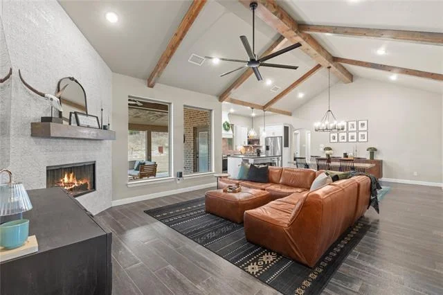Photo of 916 Silverleaf Drive