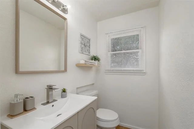 Photo of 2118 N Mockingbird Lane