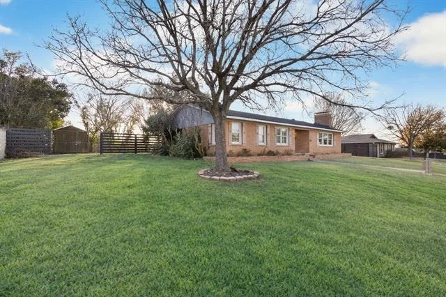 Photo of 2208 Lake Ridge Circle