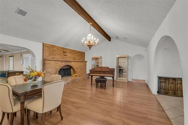 Photo of 1064 Warren Road