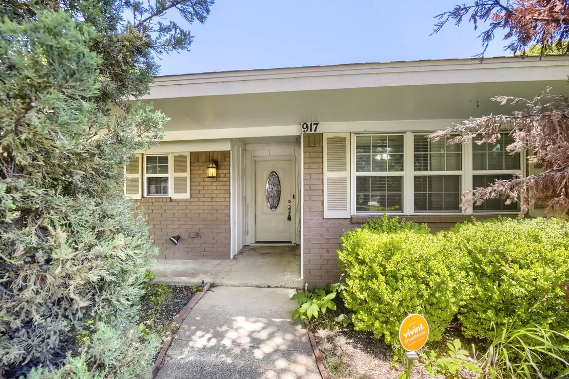 Photo of 917 Stratford Drive