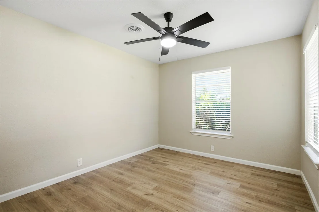 Photo of 1006 N Grant Drive