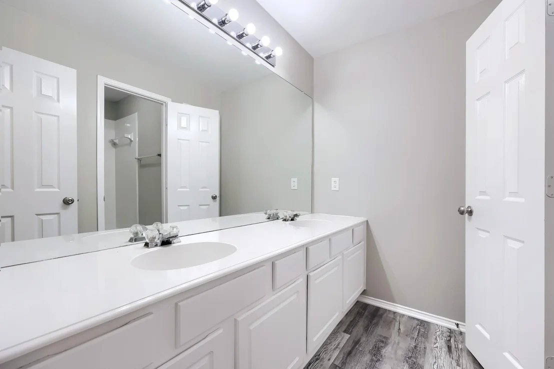 Photo of 605 Oakbrook Drive