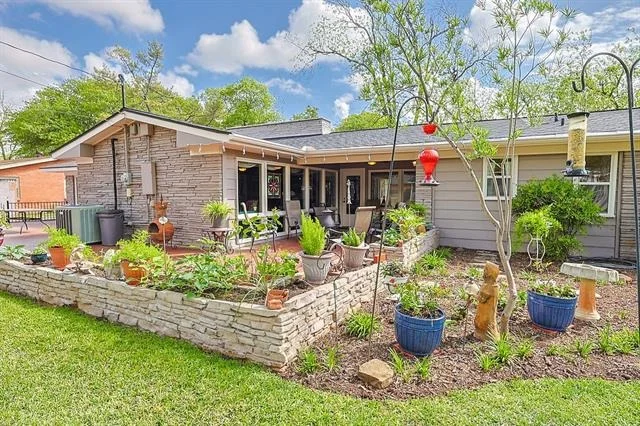 Photo of 1602 Elmwood Drive