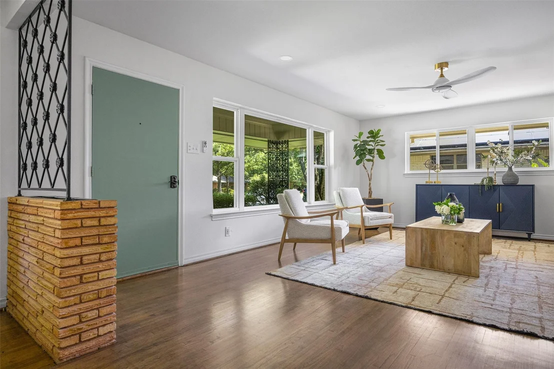 Photo of 716 Mayrant Drive