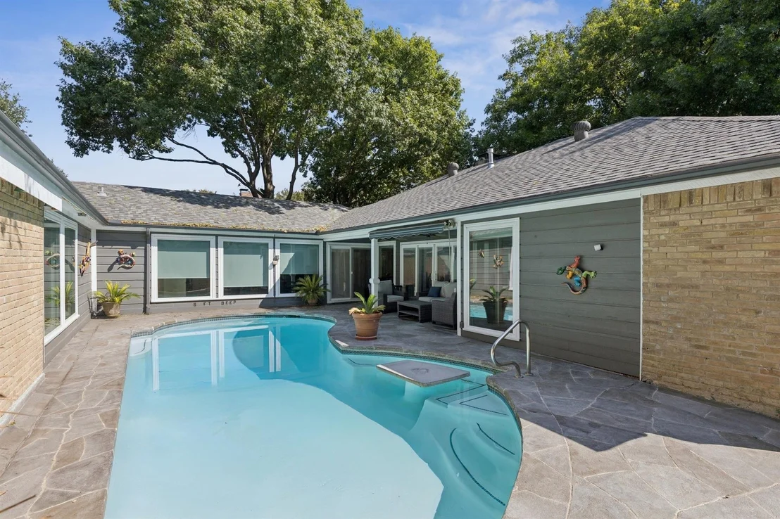 Photo of 7221 Pleasant View Drive