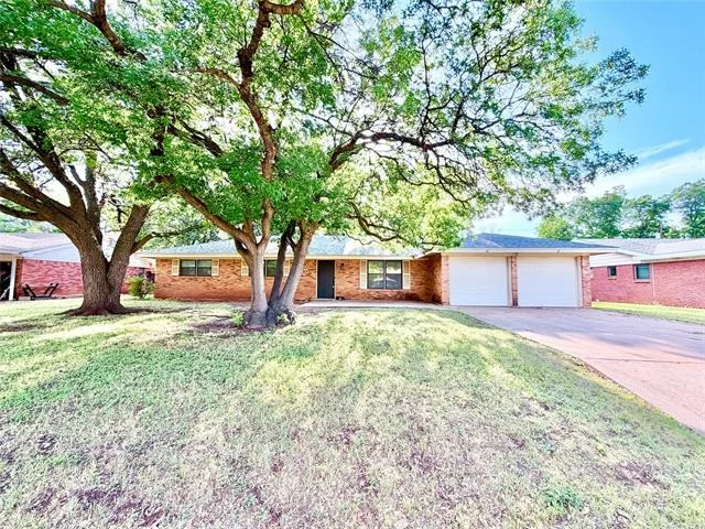 Photo of 1410 Westwood Drive