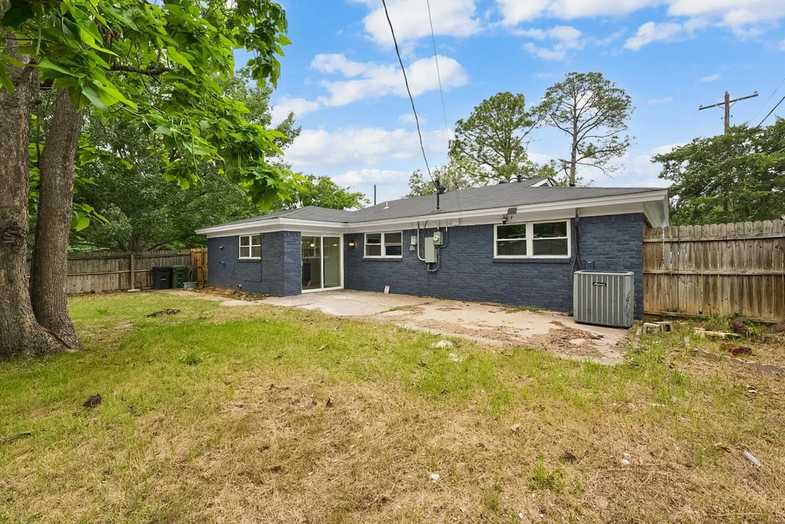 Photo of 861 Woodcrest Drive