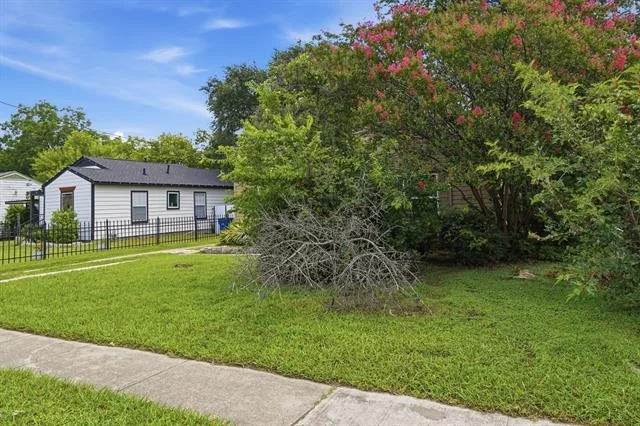Photo of 1450 Holcomb Road