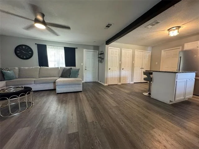 Photo of 105 S Lakeview Drive