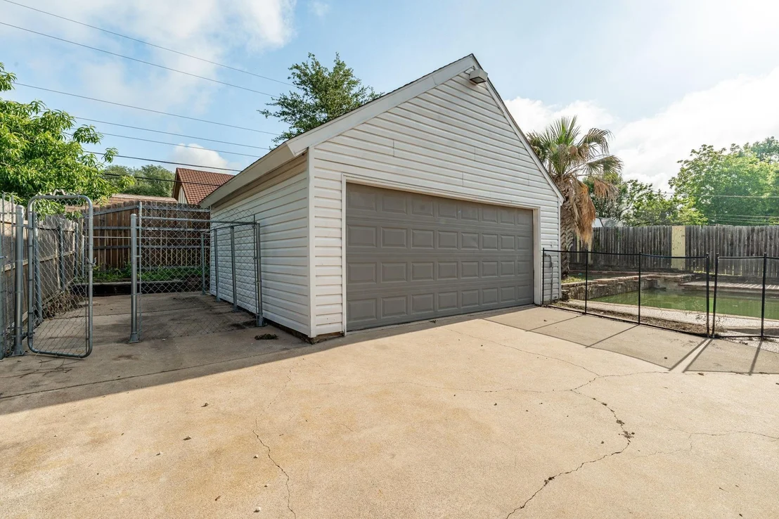 Photo of 600 Circleview Drive N