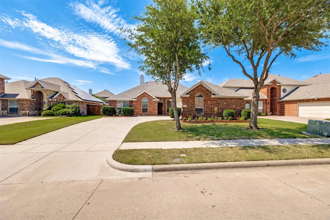 Photo of 1616 Nestledown Drive