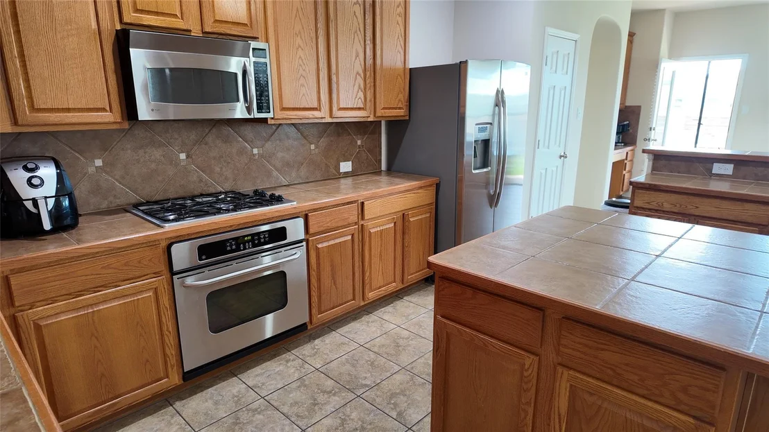 Photo of 421 Roundrock Lane