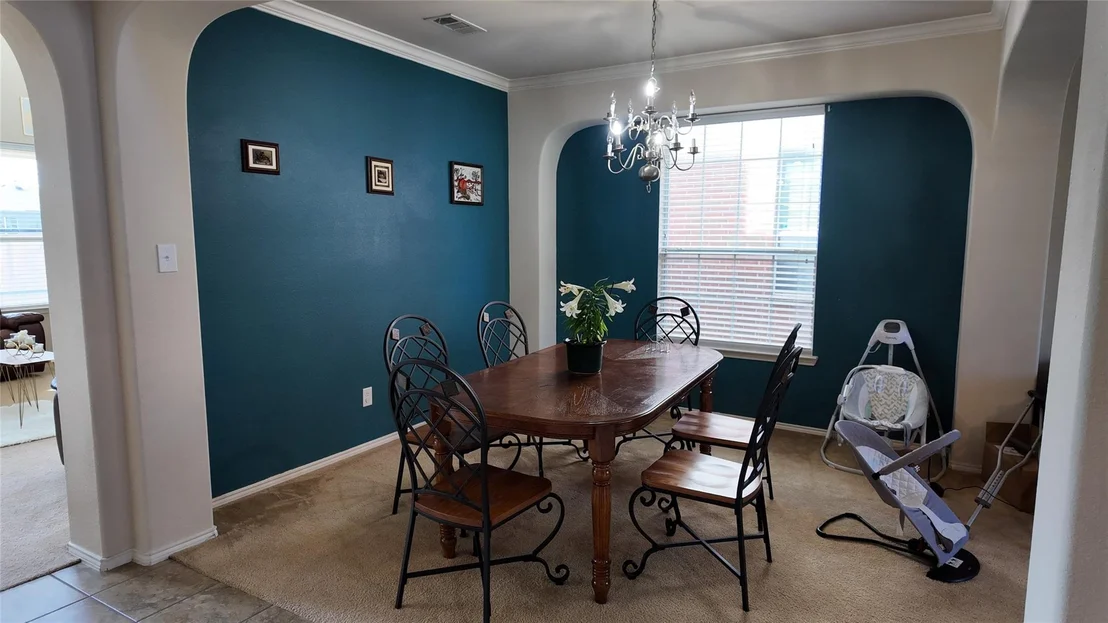 Photo of 421 Roundrock Lane