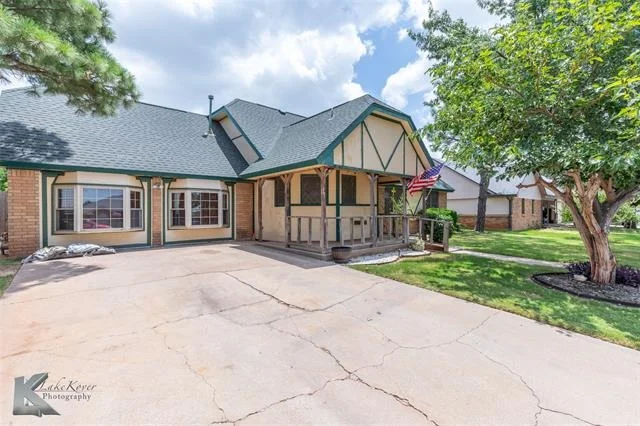 Photo of 809 Chanticleers Lane