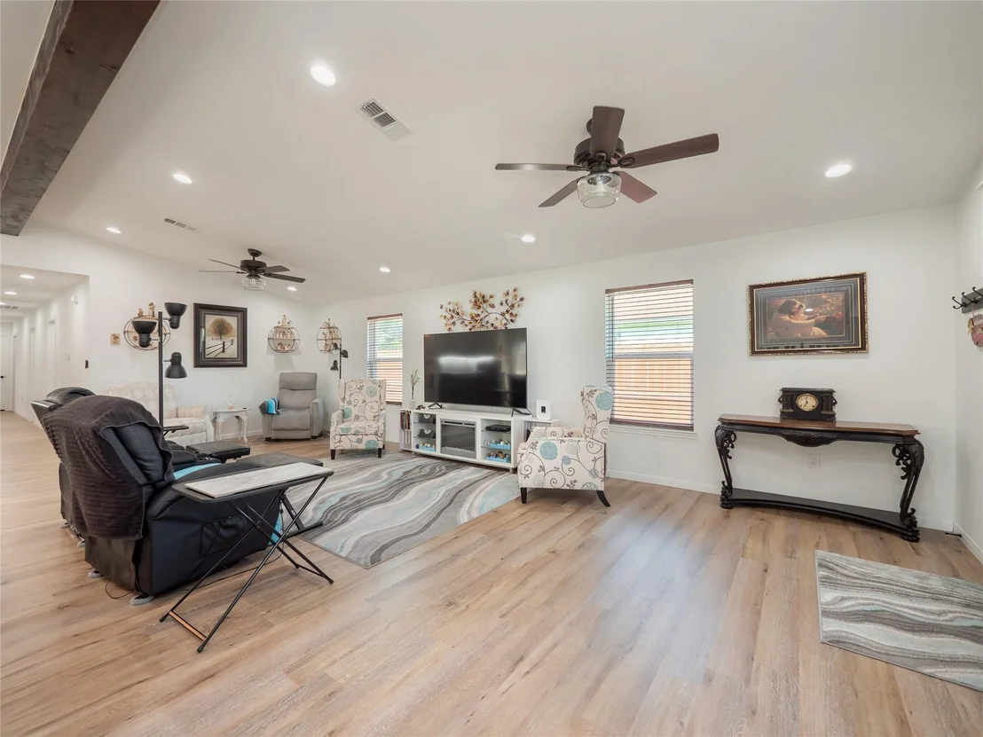 Photo of 614 W 3rd Street