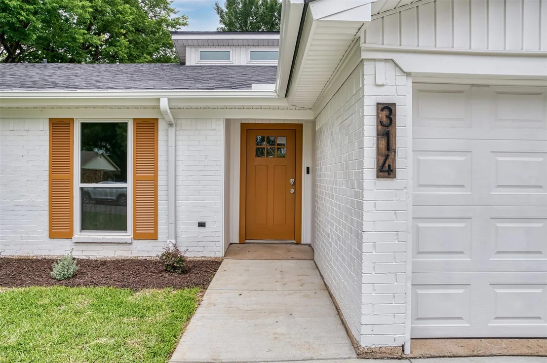 Photo of 314 Sixpence Lane