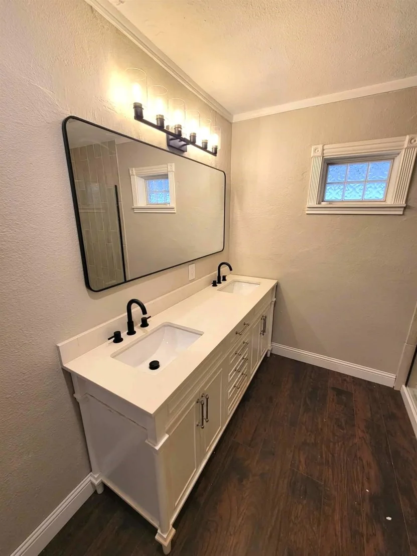 Photo of 103 W Cayuga Drive