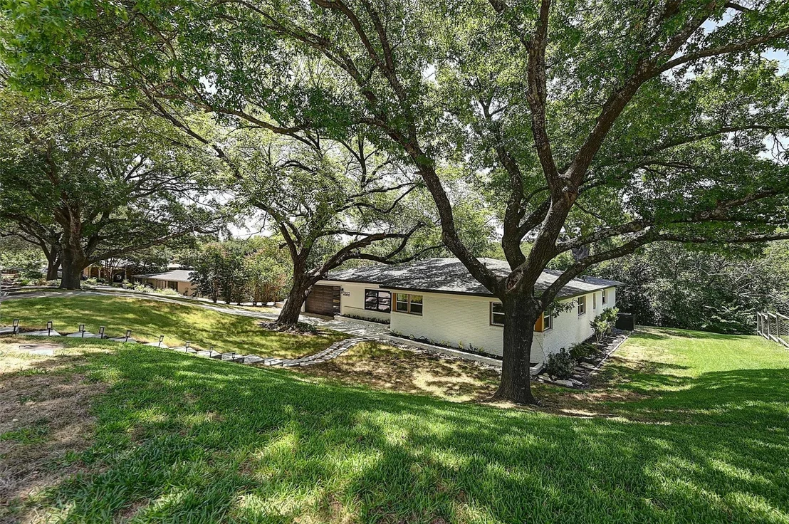 Photo of 3900 Pelham Road