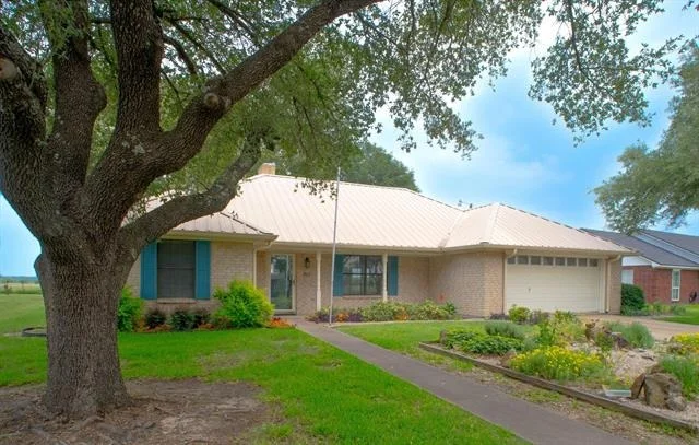 Photo of 812 Crestline Drive
