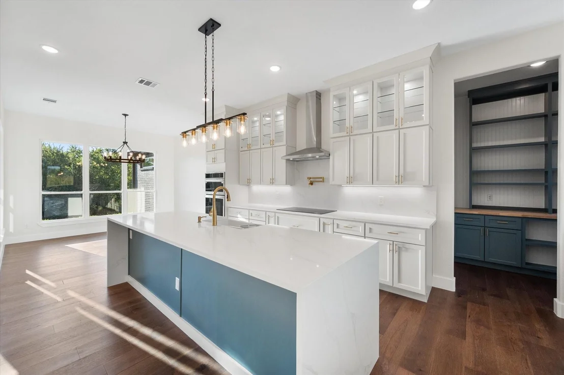 Photo of 554 Shoreside Drive