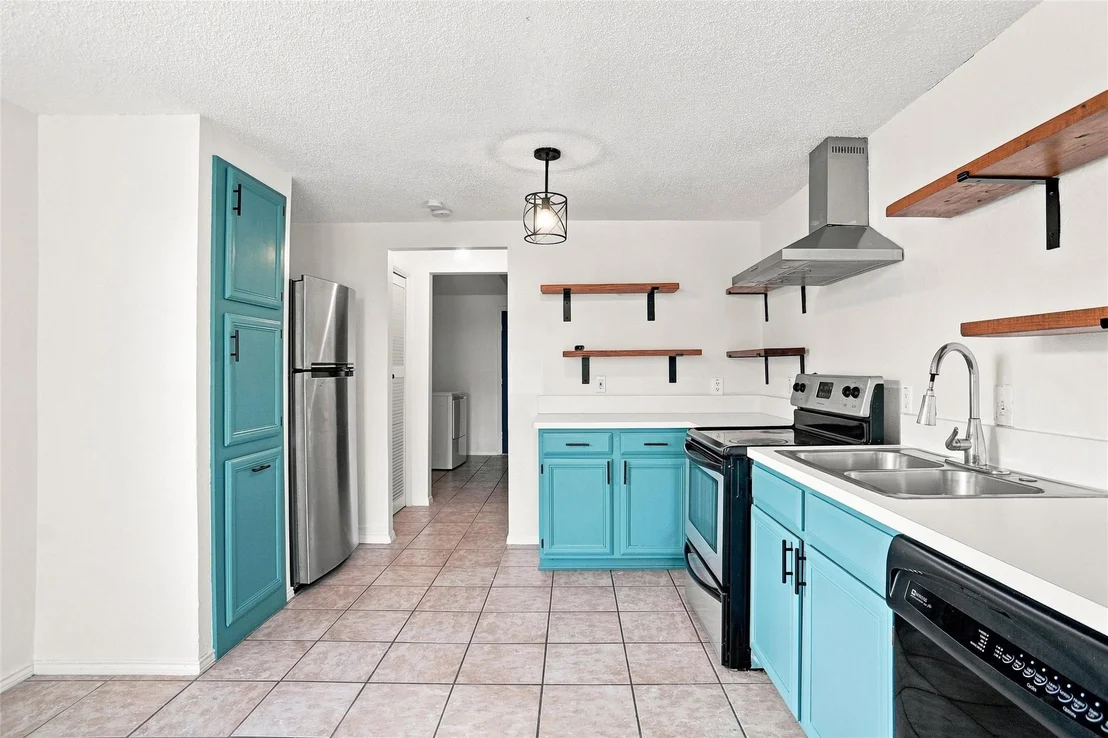 Photo of 1001 Flower Drive