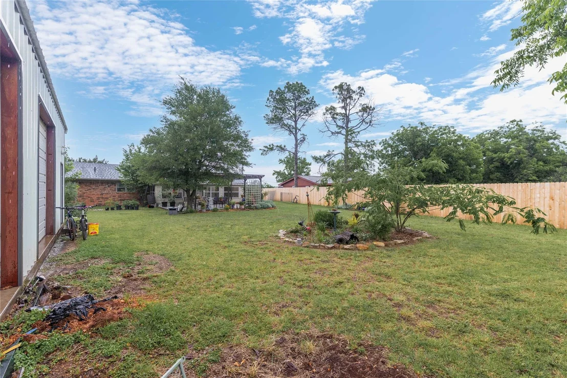 Photo of 205 longhorn dr