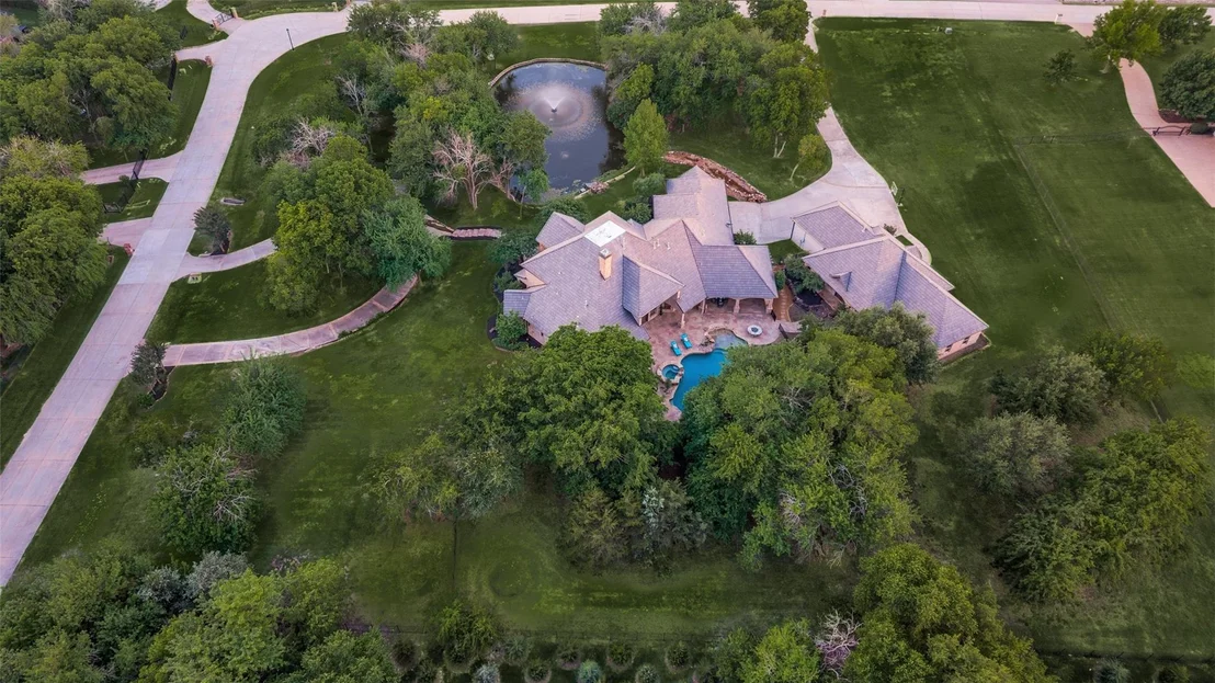 Photo of 2626 Twelve Oaks Lane