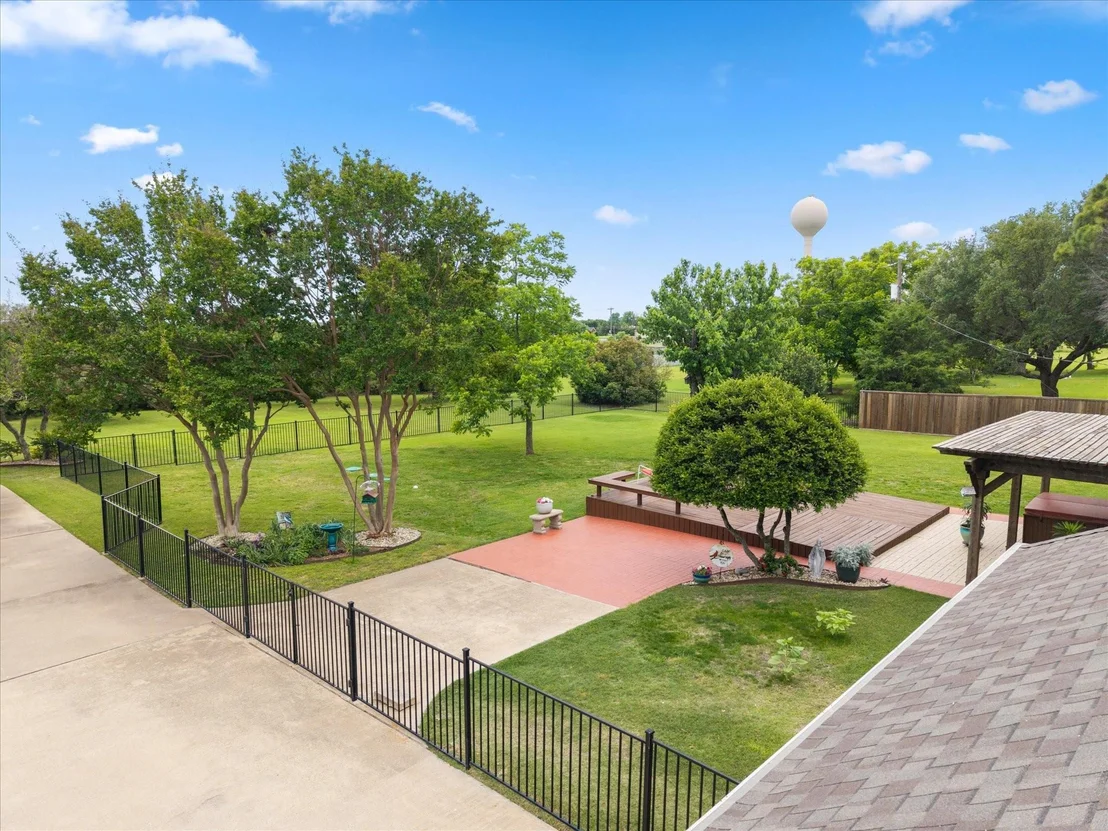 Photo of 10612 Live Oak Drive