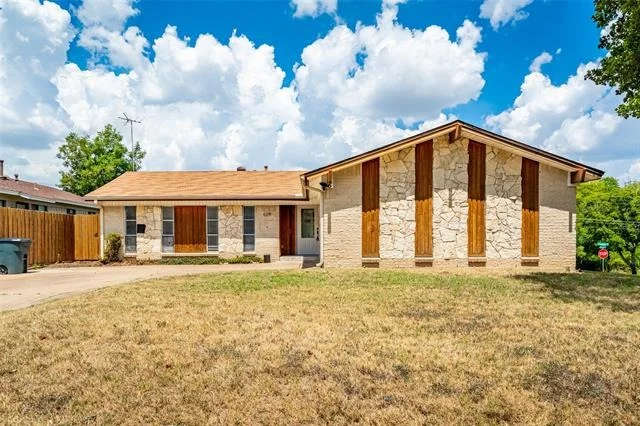 Photo of 629 Bur Oak Drive