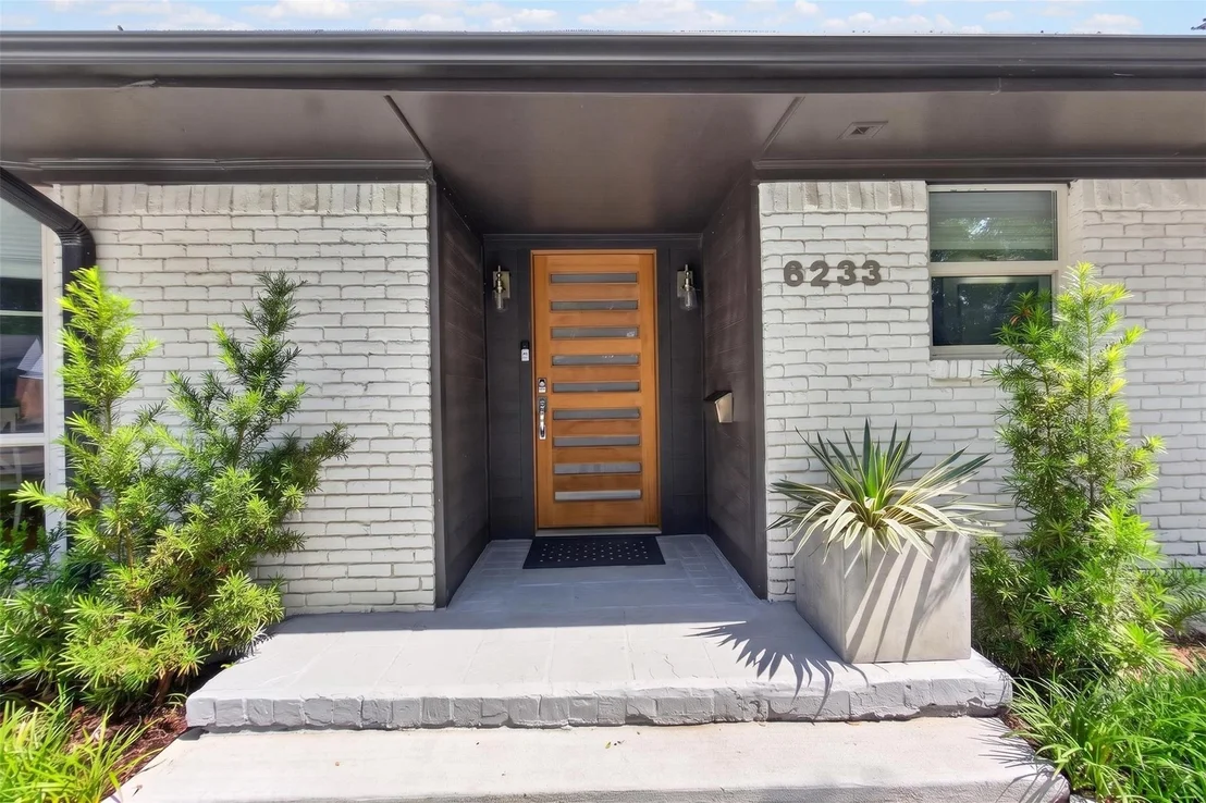 Photo of 6233 Crestmont Drive