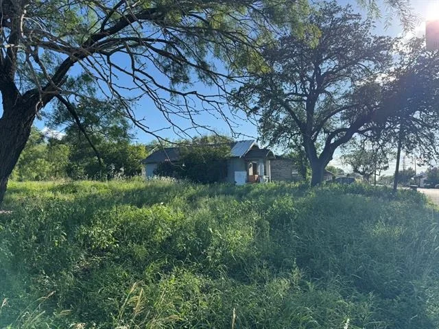 Photo of 703 W 2nd Street