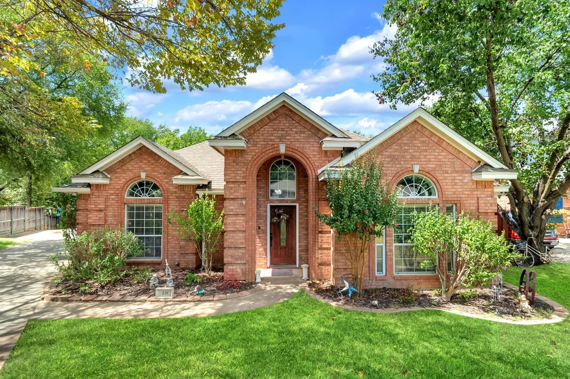 Photo of 18 Red Bluff Court