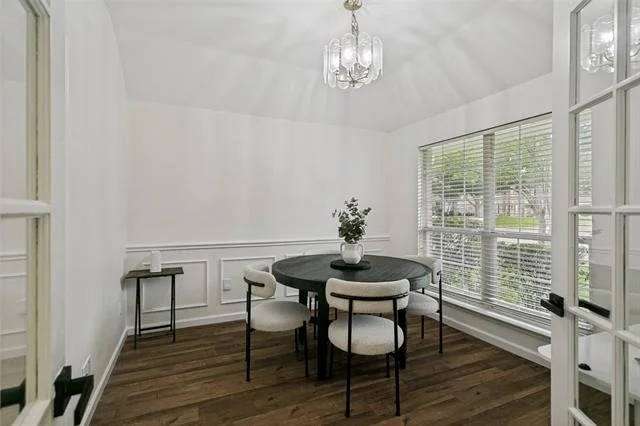 Photo of 724 Bluebonnet Drive
