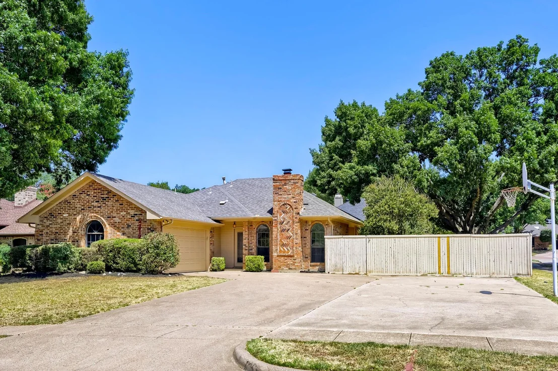 Photo of 2212 Oak Bluff Drive