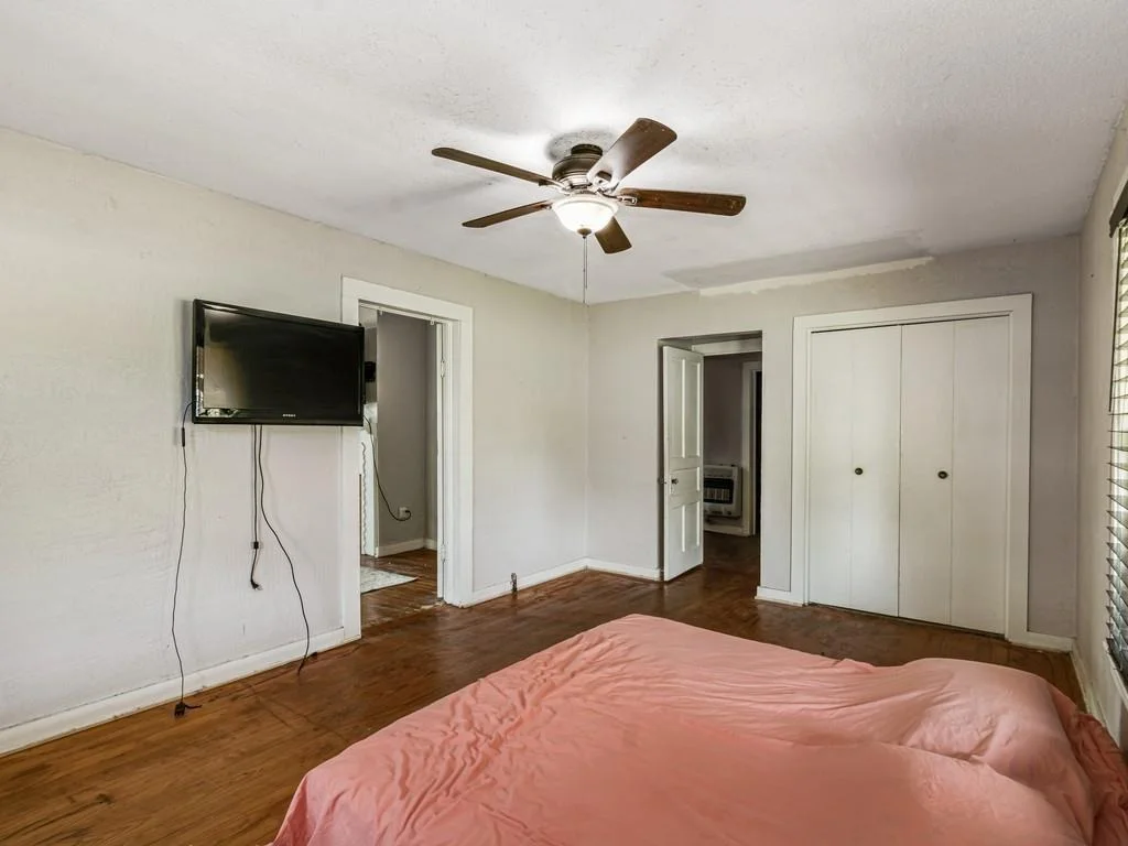 Photo of 112 W Hackberry Street