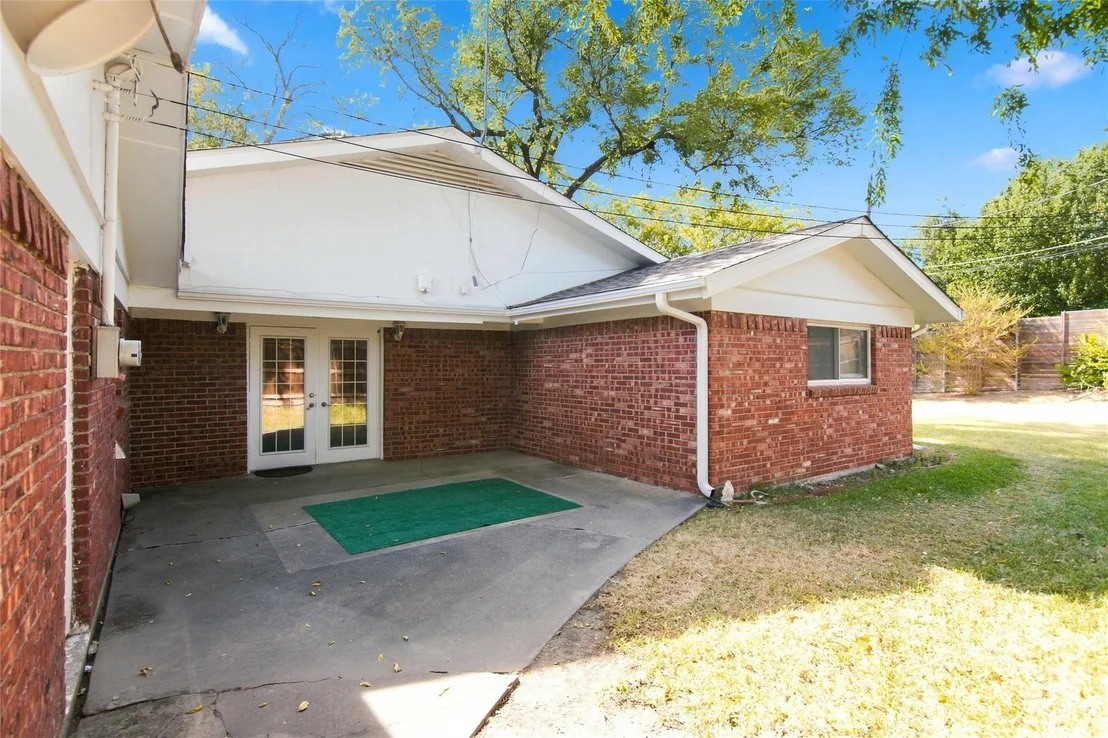 Photo of 6816 Chickering Road